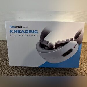 Kneading Eye Massager, White